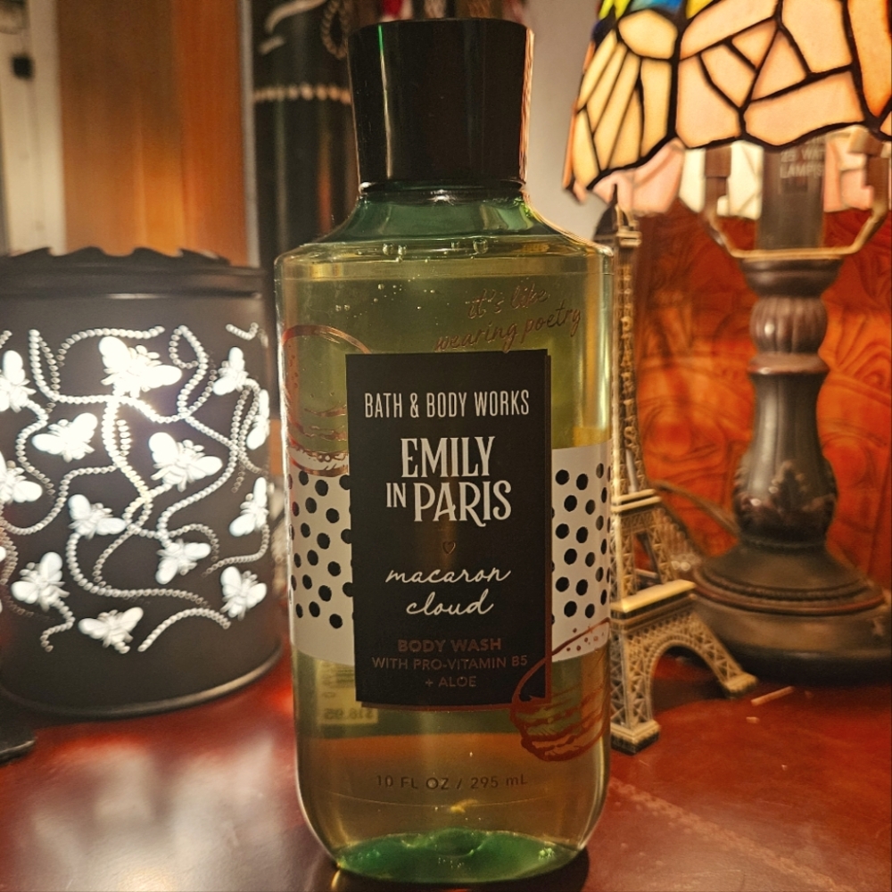 New Bath & Body Works Emily in Paris Macaron Cloud Body Wash